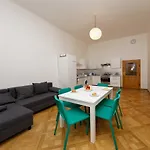 Apartmán Manesova 4 *