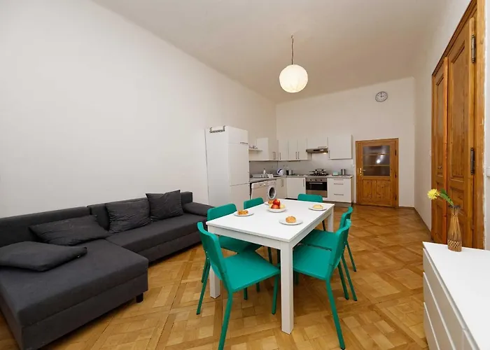 Apartamento Manesova 4 *